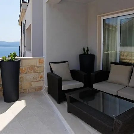 A6 With Pool From 45 Eur Per Person アパート