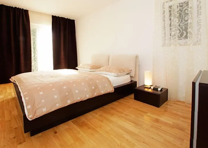 A6 With Pool From 45 Eur Per Person アパート