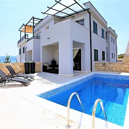 Apartment A6 With Pool From 45 Eur Per Person Bol