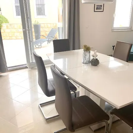 A6 With Pool From 45 Eur Per Person Apartment *
